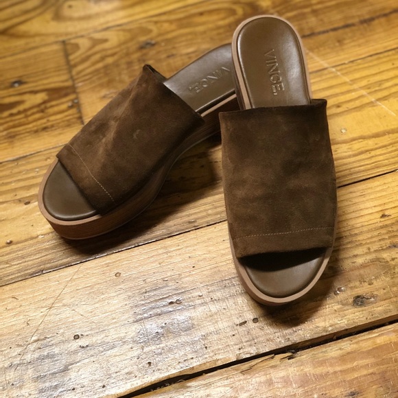 DESIGNER~ VINCE SUEDE SHOES~ SIZE: 6.5 ~ - Picture 2 of 3